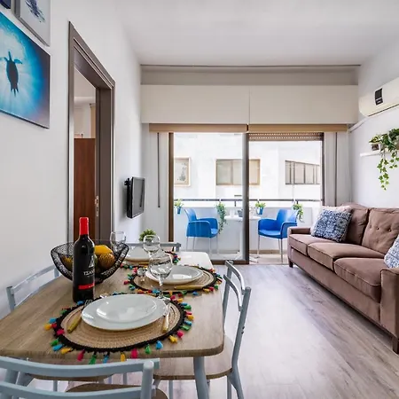 Eleni's 1-br In Center Апартаменты Ларнака