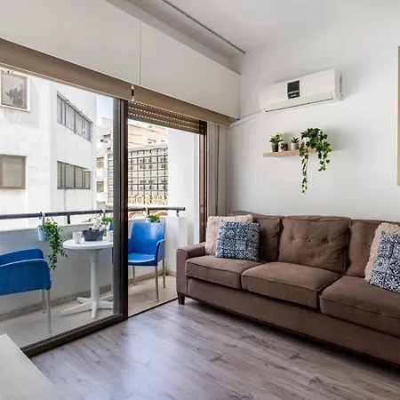 Eleni's 1-br In Center Апартаменты *