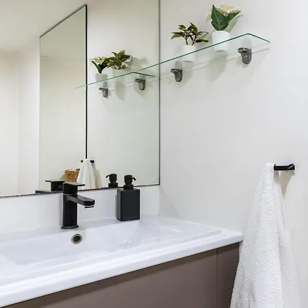 Eleni's 1-br In Center Апартаменты Ларнака